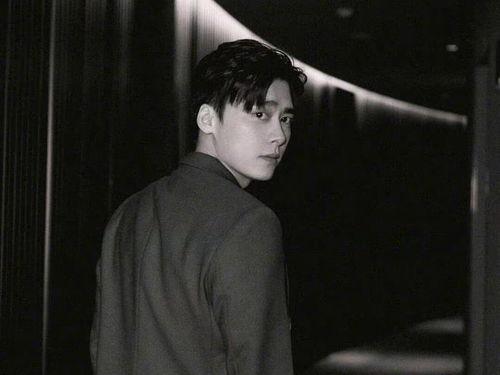 李易峰被人爆料图片视频,真相究竟如何？  第1张